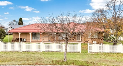 Tenterfield 4Zimmer Spacious Family Living on a Large Corner Block