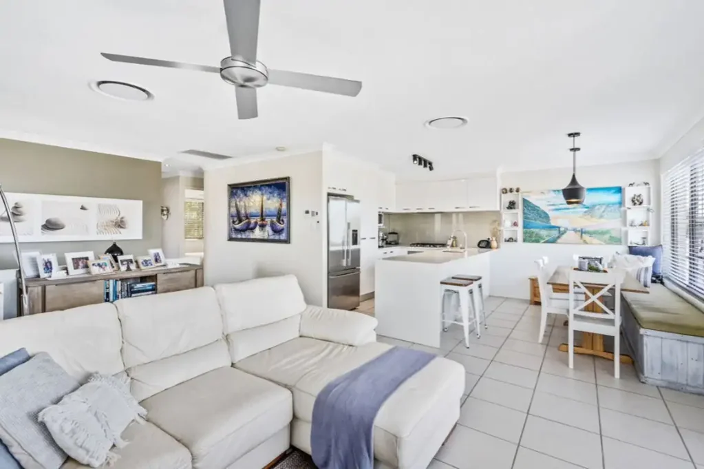 Beautifully Renovated Villa -Only 5 mins to the Beach!