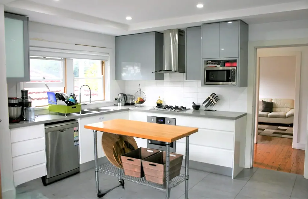 Convenient Two-Bedroom unit in a prime Earlwood Location with Views!