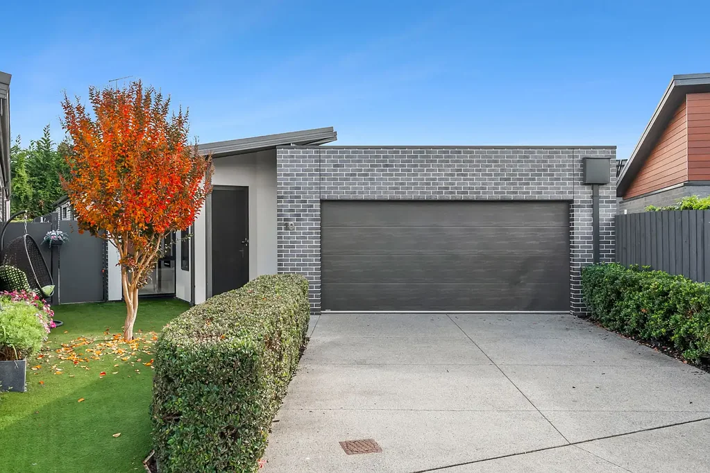 Newtown 3房  Single Level Luxury Living