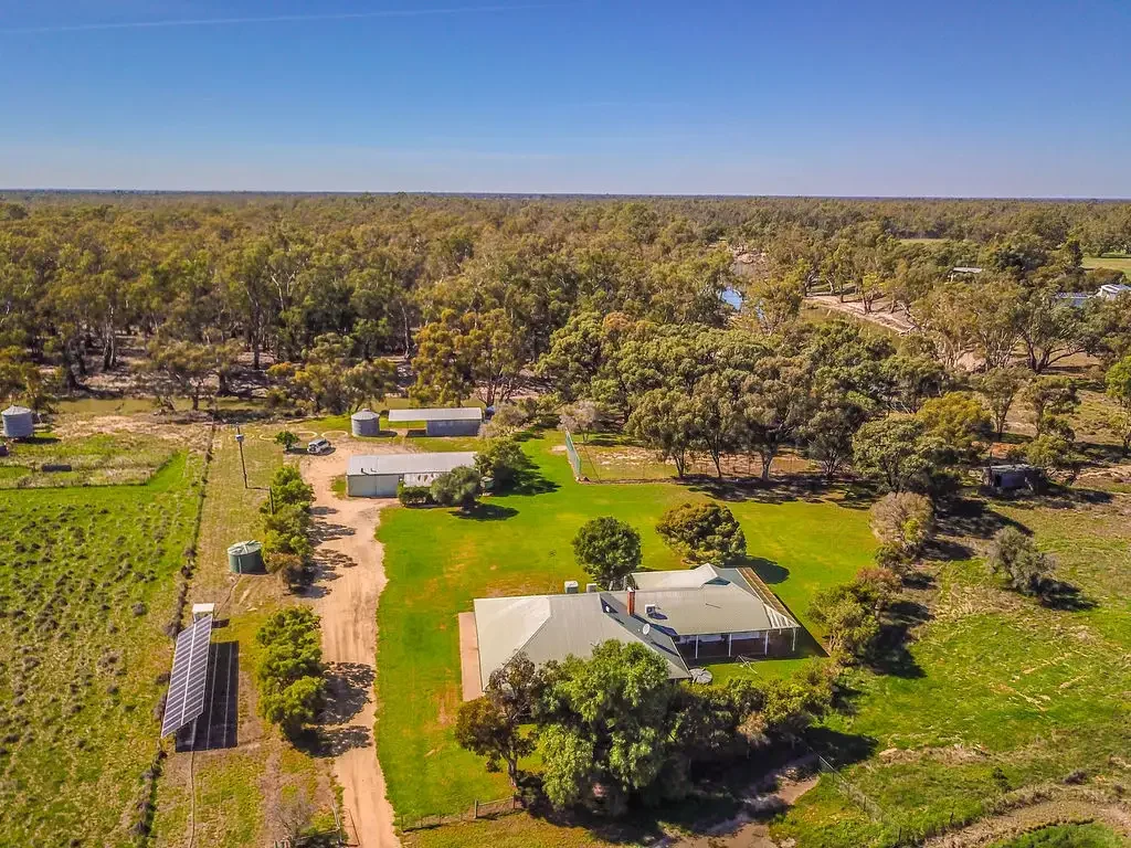 Deniliquin  Superb River Frontage | Homestead | Farm