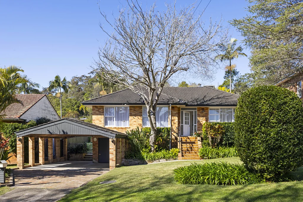 Frenchs Forest 4房 温馨宜人的家庭住宅，带阳光充足的朝北露台 Warm and welcoming family home with a sunny north-facing deck