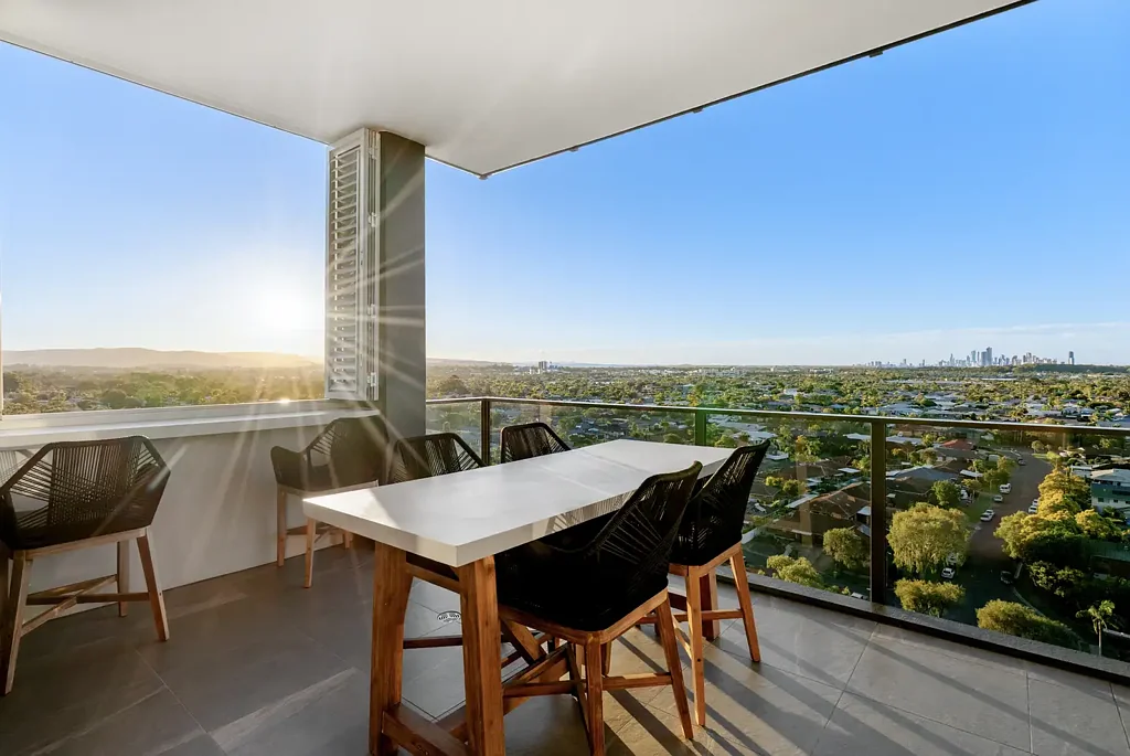 Burleigh Heads 3غرفة نوم Sub-Penthouse Luxury with Panoramic Ocean, Skyline & Hinterland Views