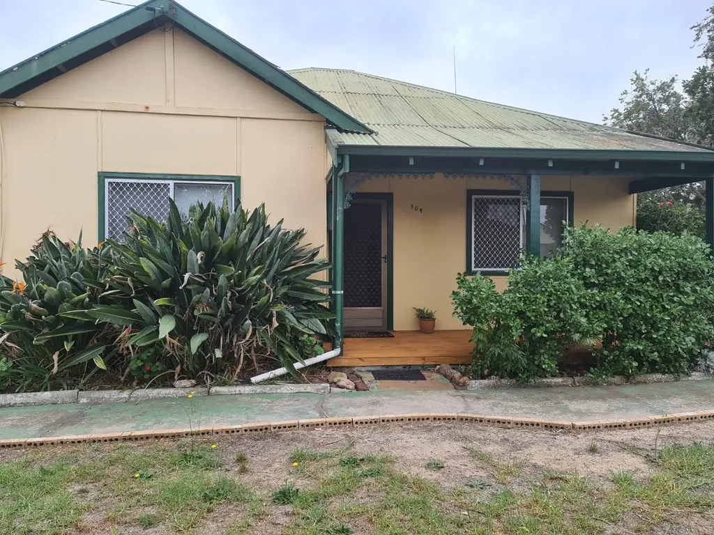 Katanning 3कमरा Character Cottage on a Corner Block