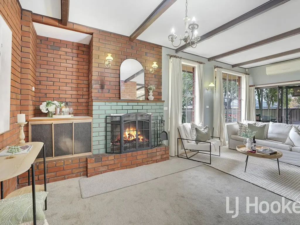 Kelso 5房  Spacious 5-Bedroom Family Abode with Dual-Level Living