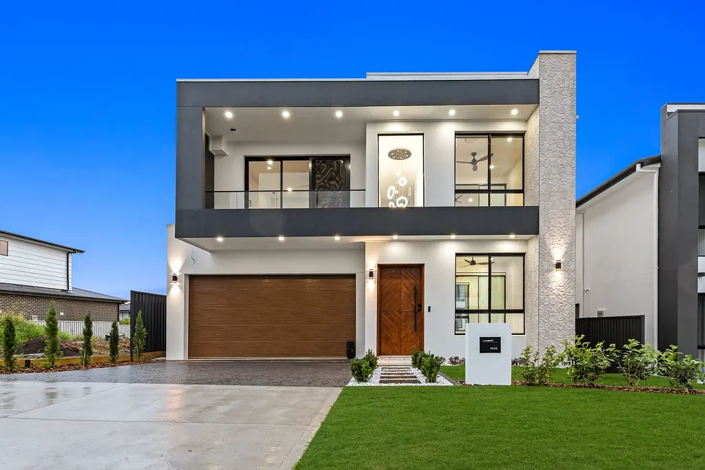 Riverstone 6 Slaapkamer Brand New, Architecturally Designed Family home, walking distance to Park & Norwest Christian College!