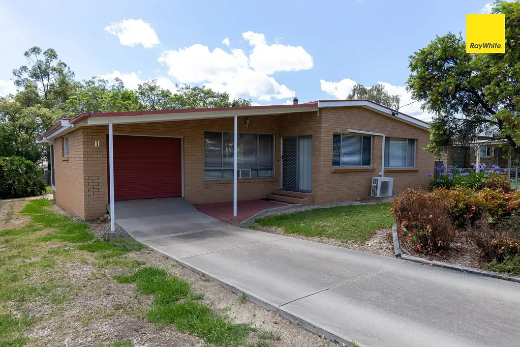 3 Bedroom family home !