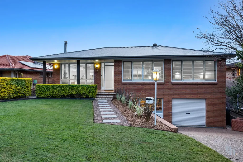 16 Crestwood Place, Warners Bay, NSW 2282