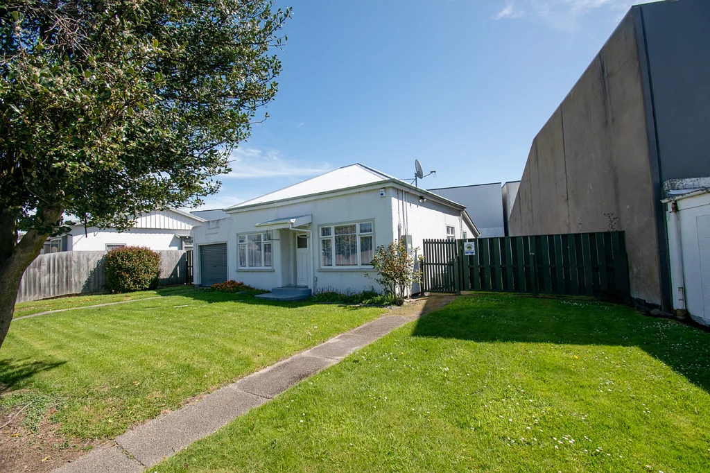 Stand alone 3 bedroom house in the heart of Phillipstown with single garage.
