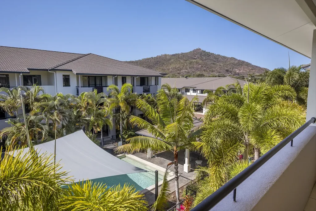 West End 2Zimmer Top Floor Living With Views Over Toward Castle Hill