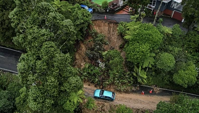 尽量居家，新一轮暴雨红色预警来袭，奥克兰CBD路面塌陷