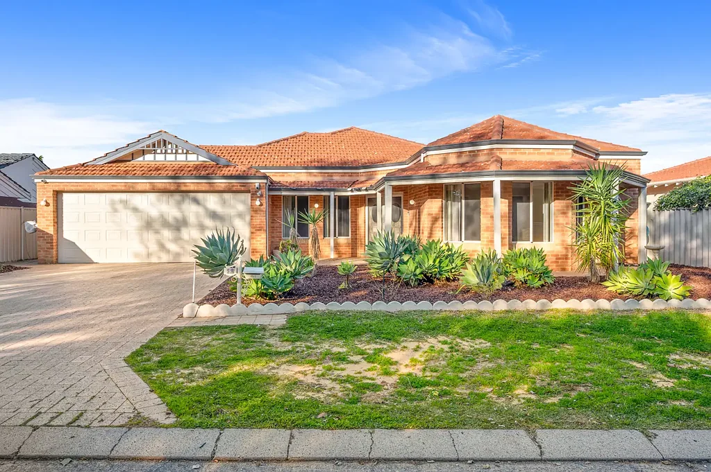 Winthrop 4غرفة نوم AUCTION - Spacious Family Living with Multiple Living Zones!