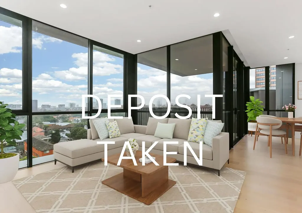 "The Kensington's" Finest Top-Floor Apartment - with City Skyline Views, Peace + Privacy
