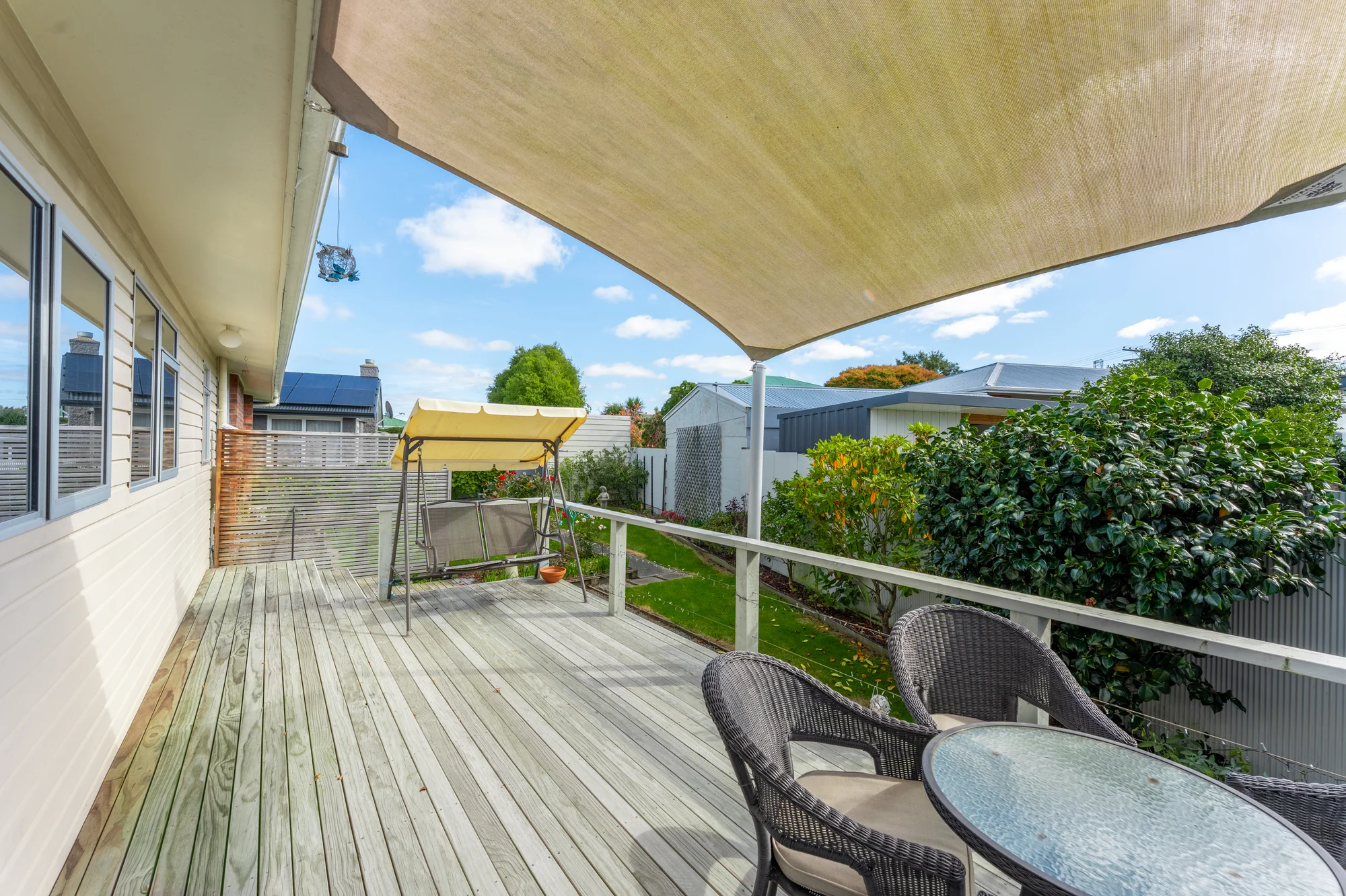 Marchwiel 3Phòng ngủ Elevated, Sunny and Move-In Ready