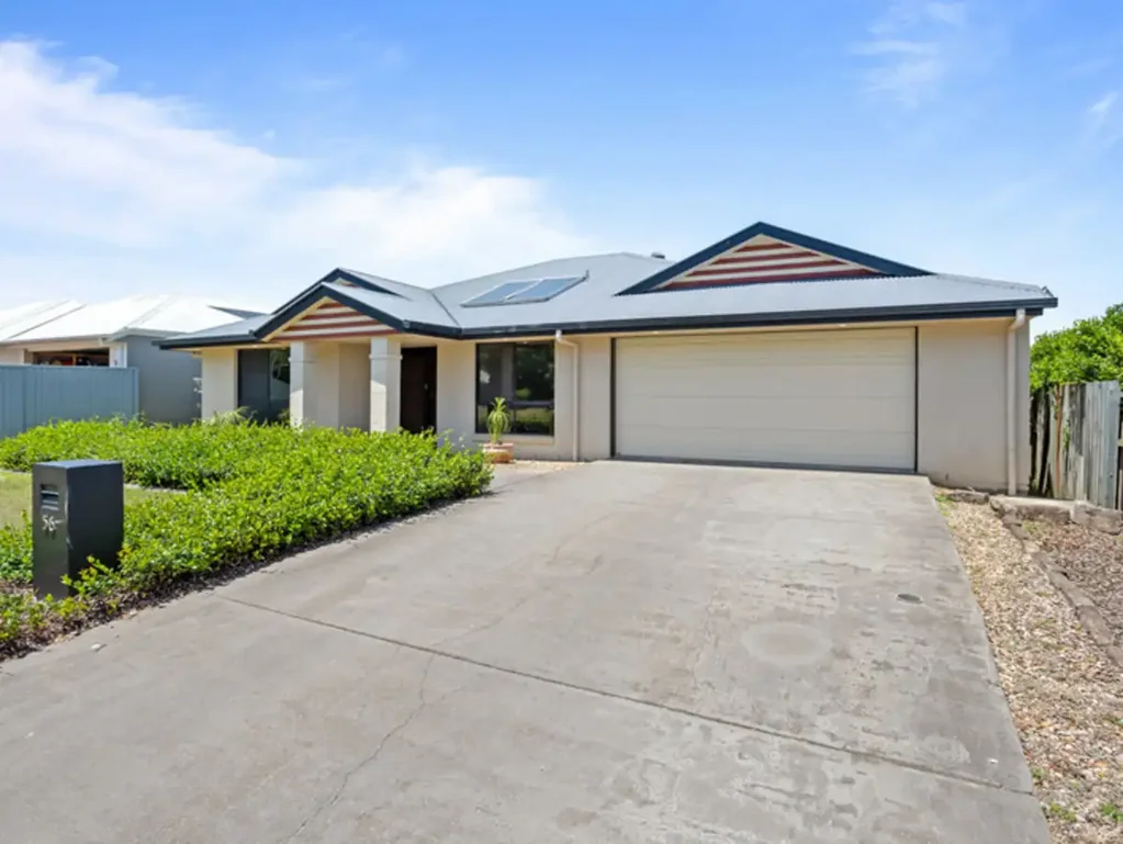 Spacious Family Home with Solar Hot Water &  Spa