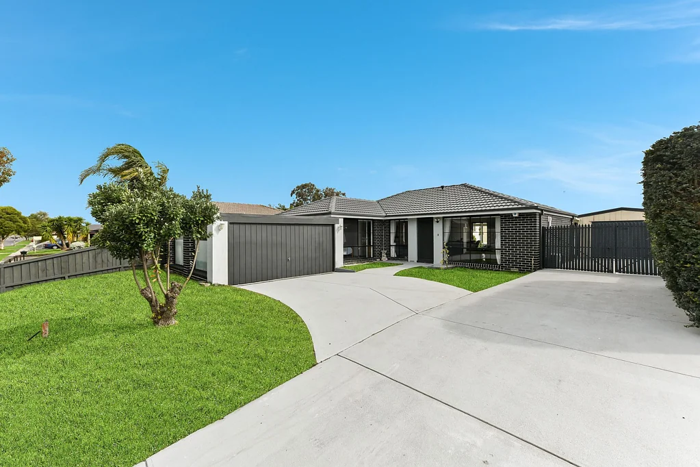 21 Lansell Drive, Cranbourne North, VIC 3977