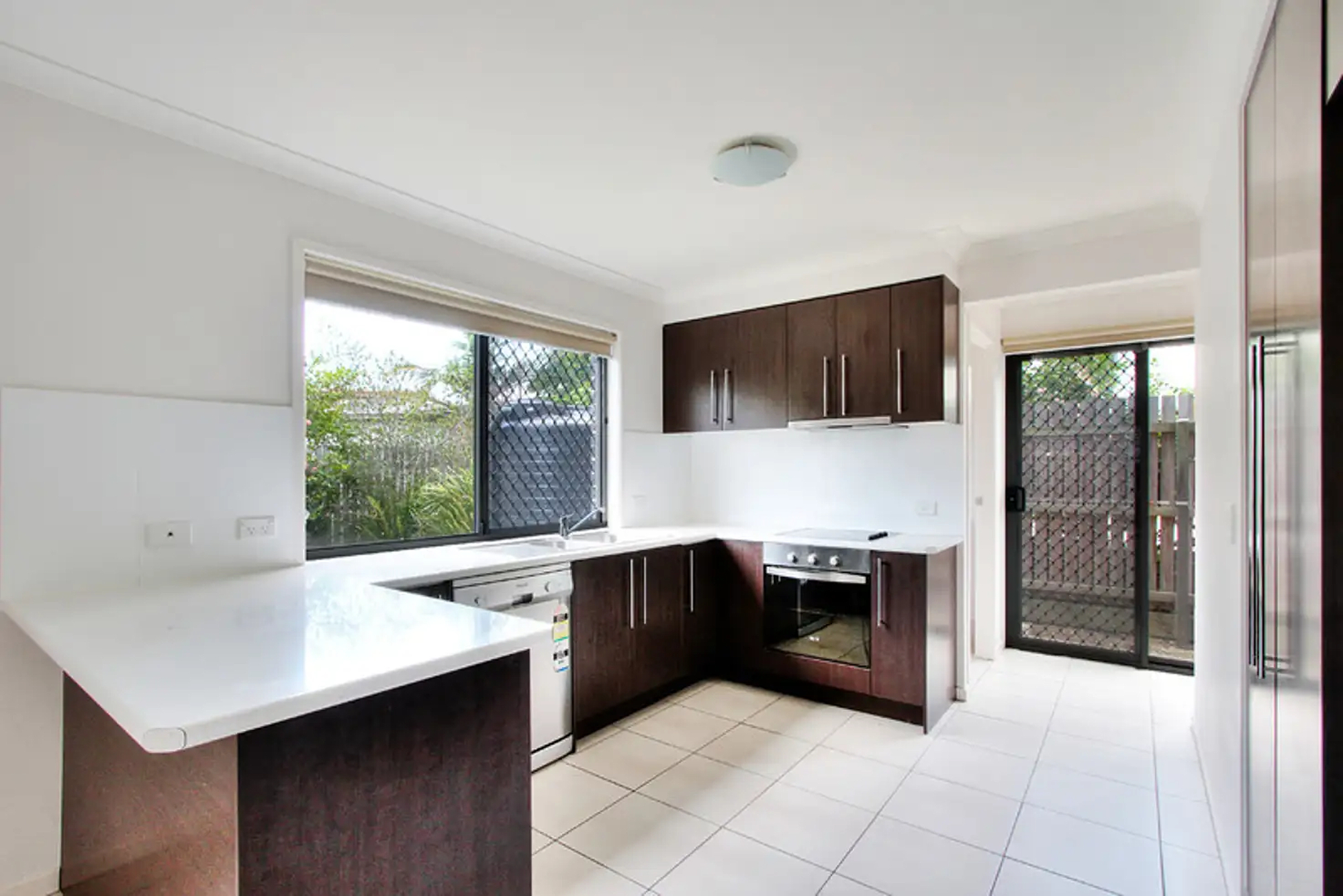 ARIEL VILLAS UNIT 4 39-41 ARIEL AV, KINGSTON QLD 4114, 0 Kuwarto, 0 Banyo, Townhouse