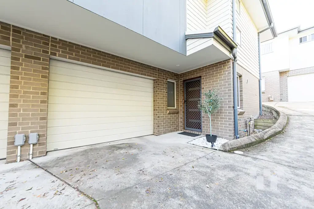 Modern townhouse in convenient Elermore Vale