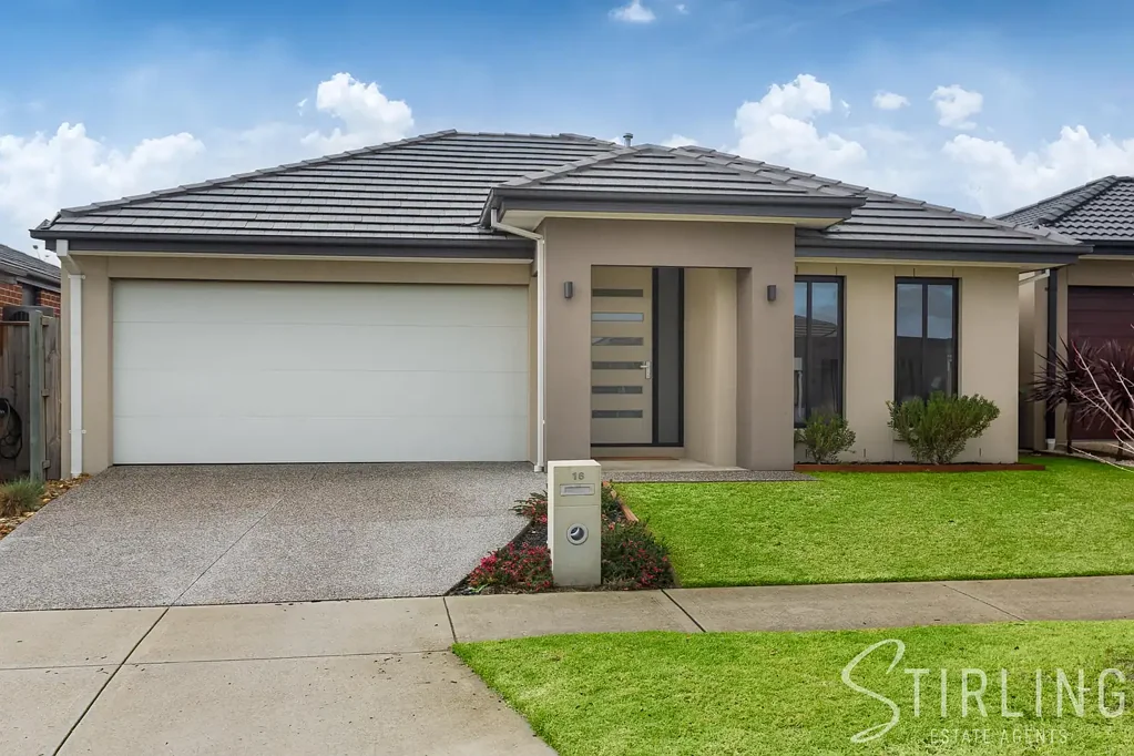 16 Cilroy Crescent, Cranbourne South, VIC 3977