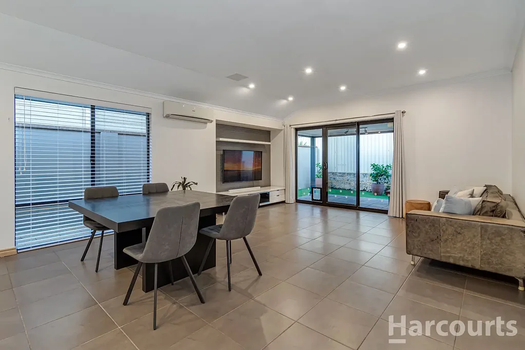 2 Balliol Elbow, Kinross, WA 6028