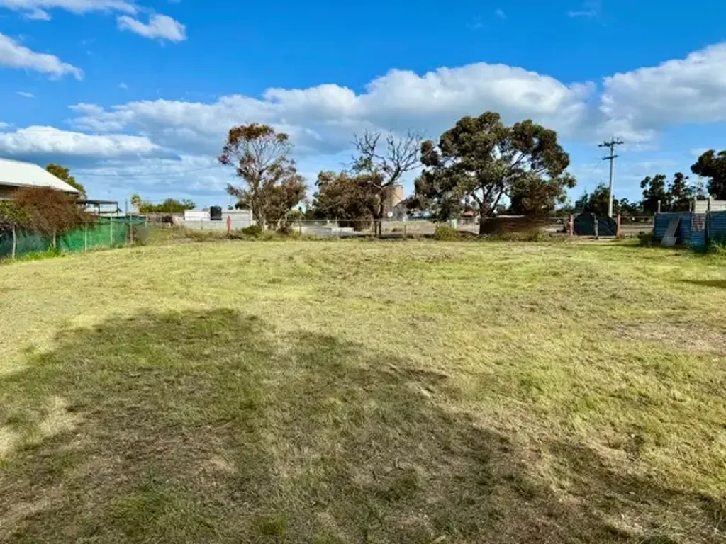 Hopetoun LARGE RESIDENTIAL FULLY FENCED BLOCK WITH WATER & SEWERAGE CONNECTED