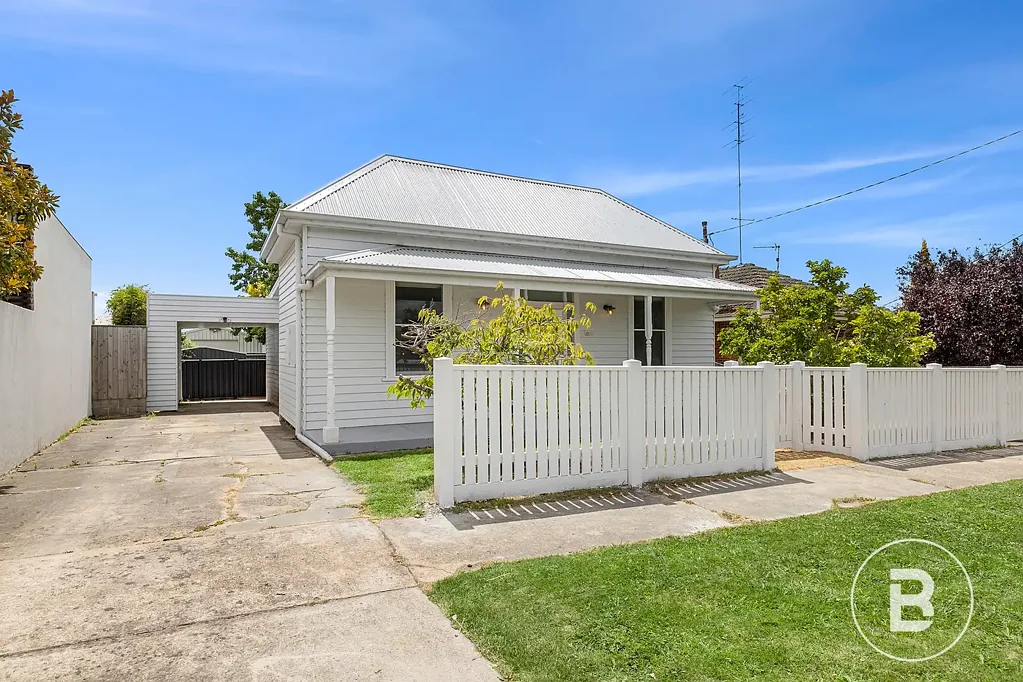 Lake Wendouree 3 Bedroom HISTORIC ELEGANCE MEETS MODERN LUXURY