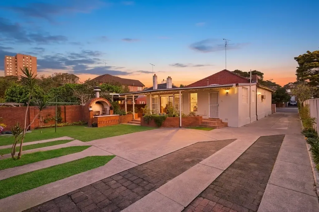 Kensington 4Zimmer Family Home on Level 671.31sqm* North to Rear Block with Duplex Potential (STCA)