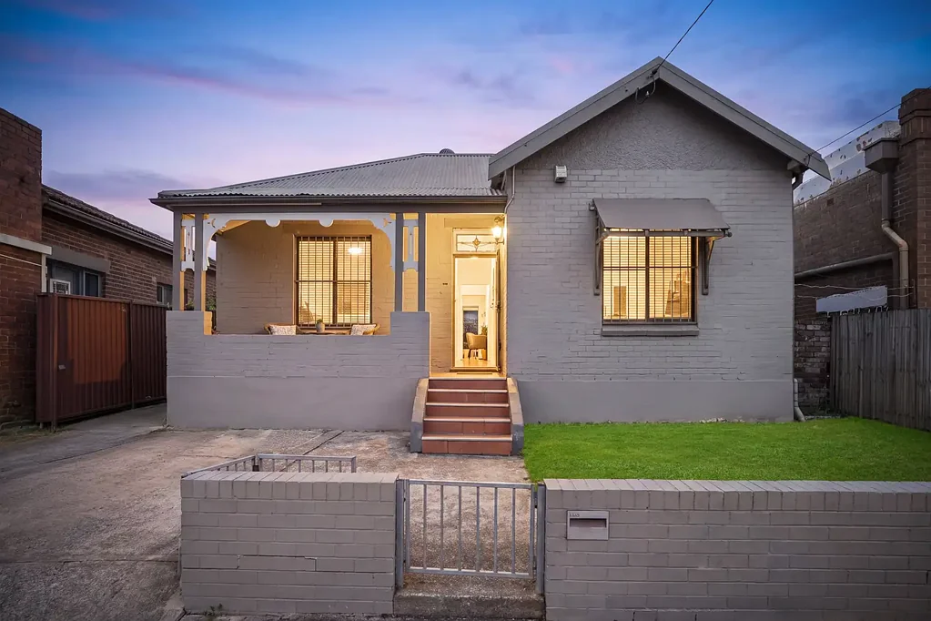 Auburn 3 Slaapkamer Full-brick family home with DA approval for a granny flat and detached studio