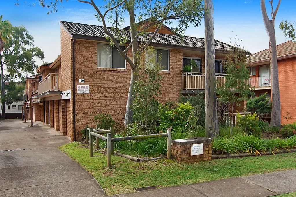 2 Bedroom ground floor unit located close to CBD