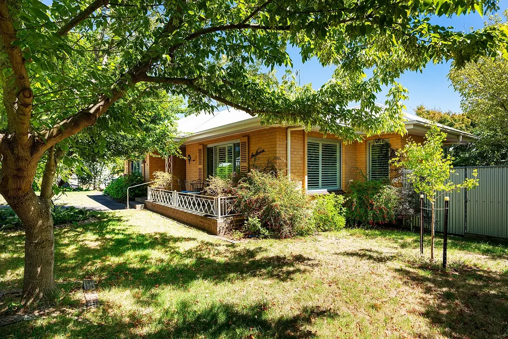 21 Hall Street, Creswick, VIC 3363