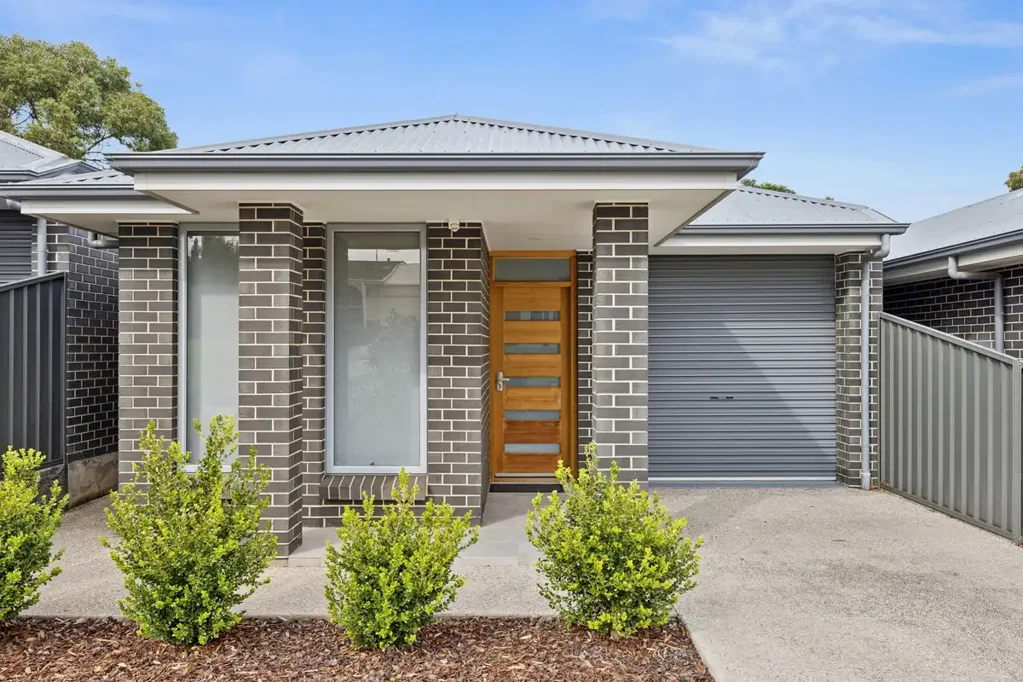 Valley View 3房  Modern Living In A Premier Location!