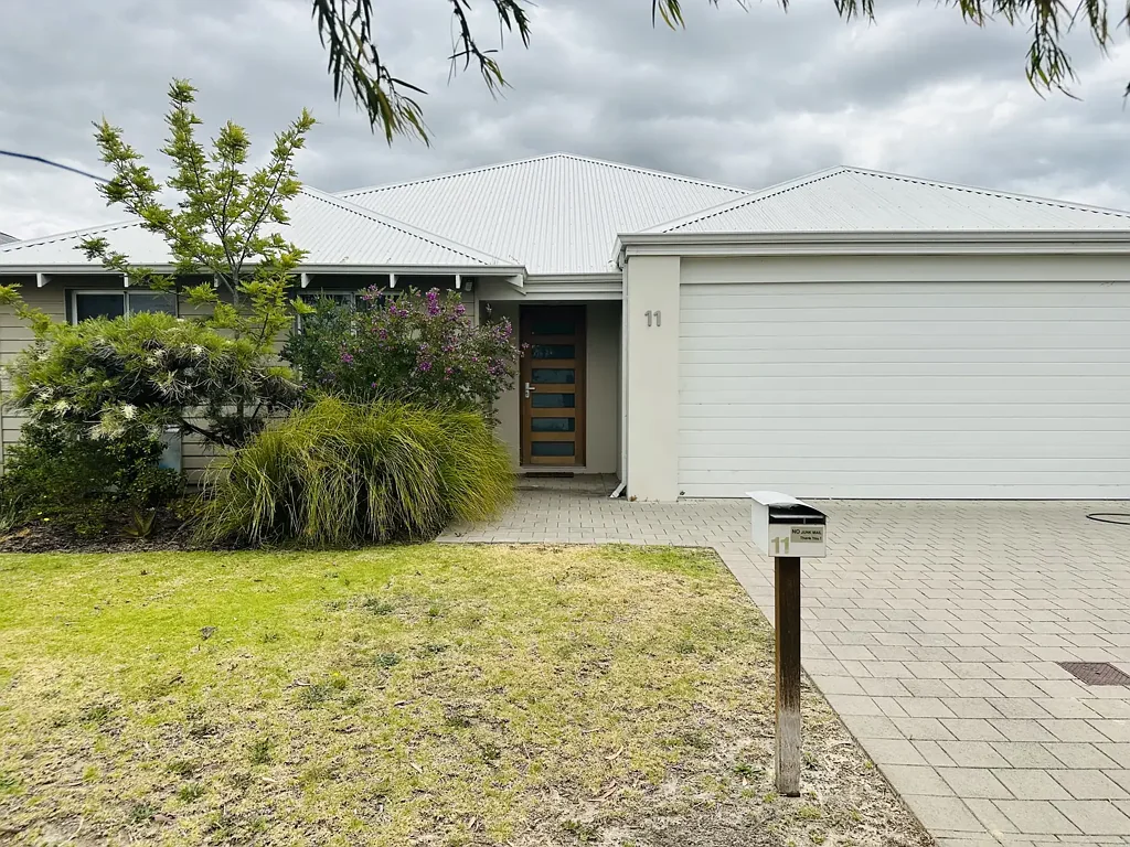 Spacious 4x2 Home with Theatre, Office & Side Access