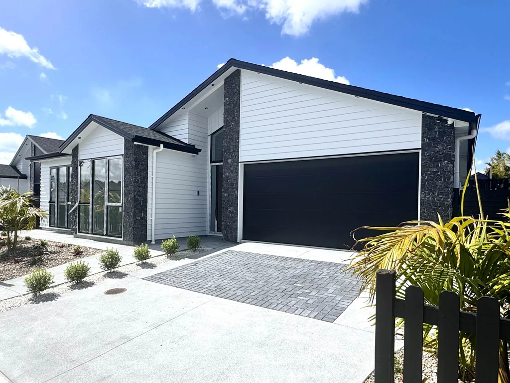 Milldale 5Moenga Modern Comfort Meet Granny Potential!