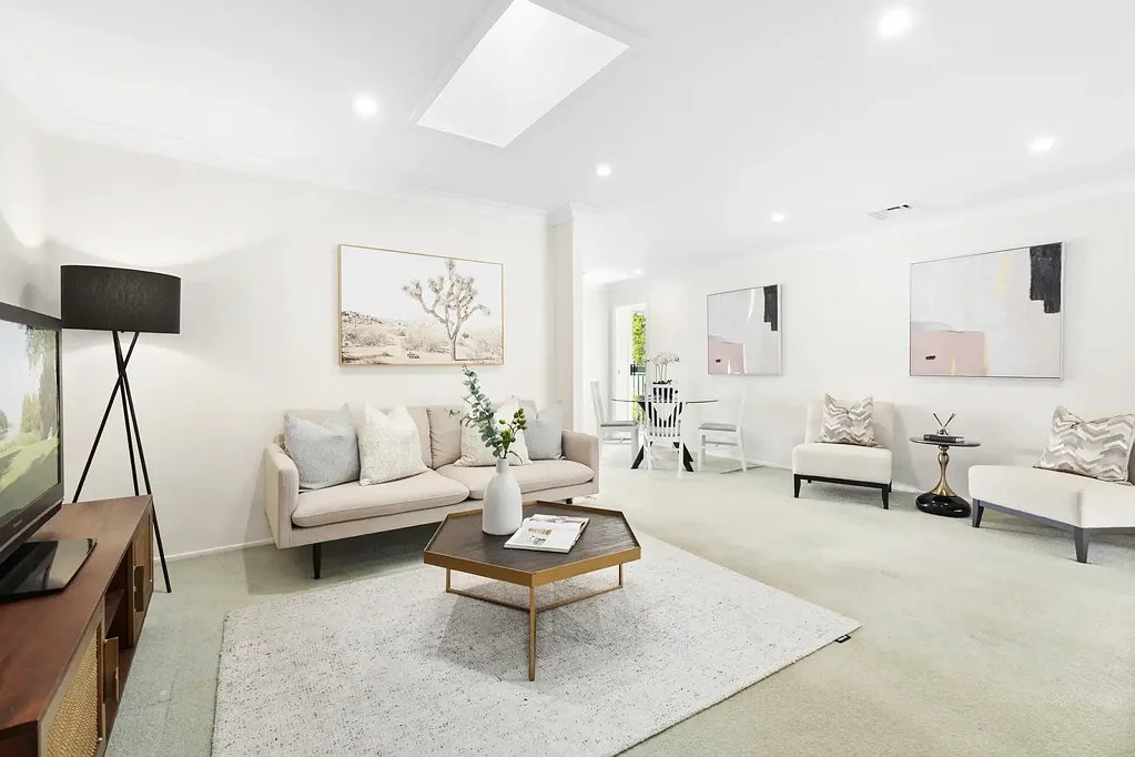 Winston Hills 4Kwarto Generous proportions | Sun-drenched north-to-rear aspect | Flexible family-friendly floorplan | Elevated district outlook
