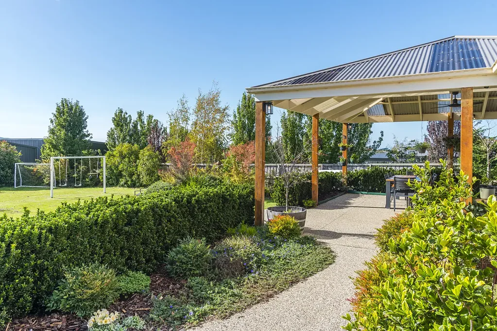 Gisborne 4房  Wake up to breathtaking views of Mount Macedon every morning!