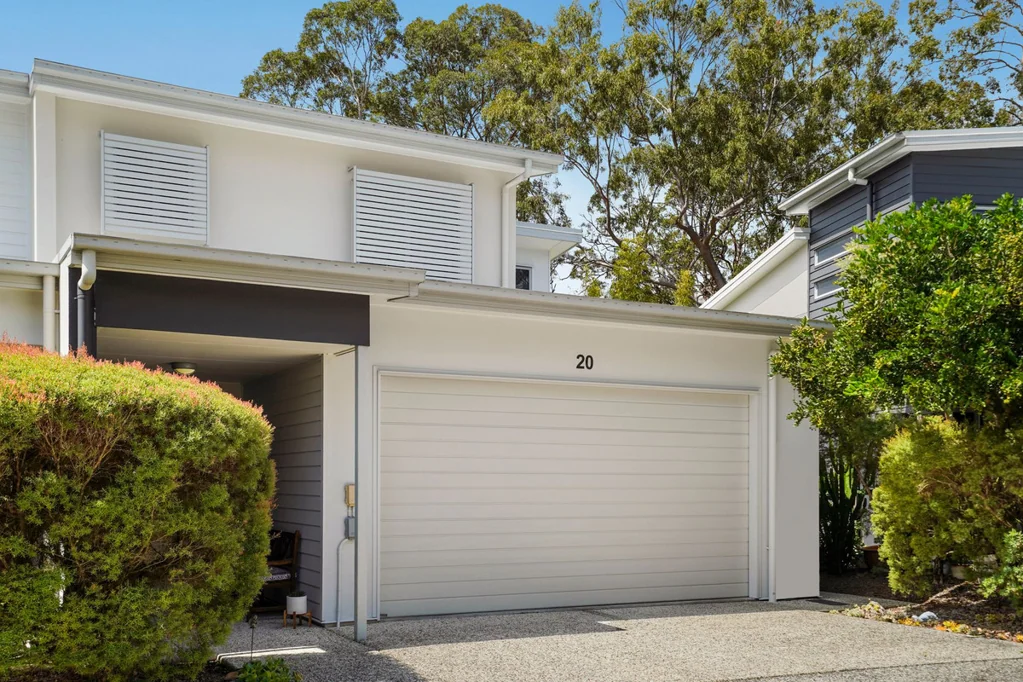 Arana Hills 3房 227 平方米错层式住宅，绿意盎然 227 sqm of Split Level Living with Leafy Outlook