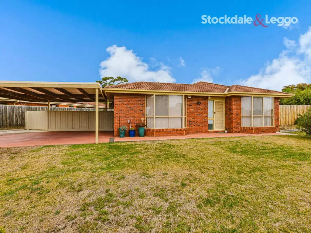 Bacchus Marsh 3कमरा Neat Brick Home on a Spacious 772m² Block in Bacchus Marsh