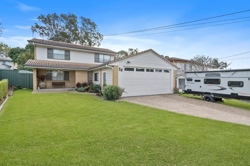 Capalaba 4房 Capalaba中心地段 双层宽敞住宅 Miele电器 中央厨房 四卧四卫 双车库 私密后院 太阳能系统 家人娱乐空间 FAMILY-FRIENDLY LIVING ON A MASSIVE 834m2 BLOCK