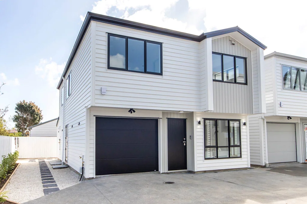 Modern four bedroom house in Macleans College zone