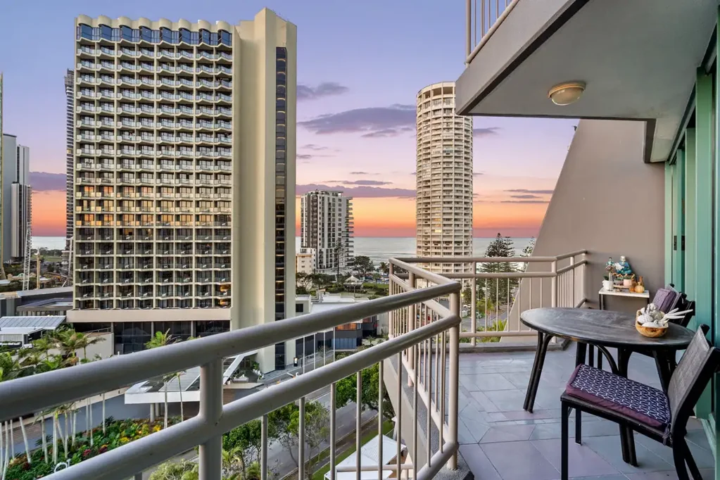 Surfers Paradise 1غرفة نوم Renovated, Oversized 1 Bedroom, Views Forever!! Calling First Home Buyers & Investors!