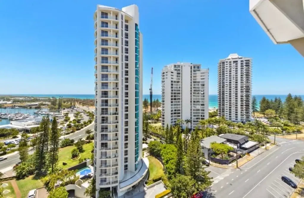 Spacious Coastal Apartment with Broadwater & Ocean Views