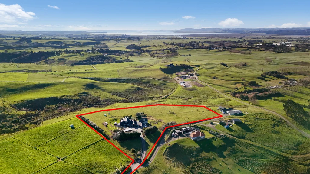 Helensville 4房  2 HA | Landmark Home | 108m² Shed