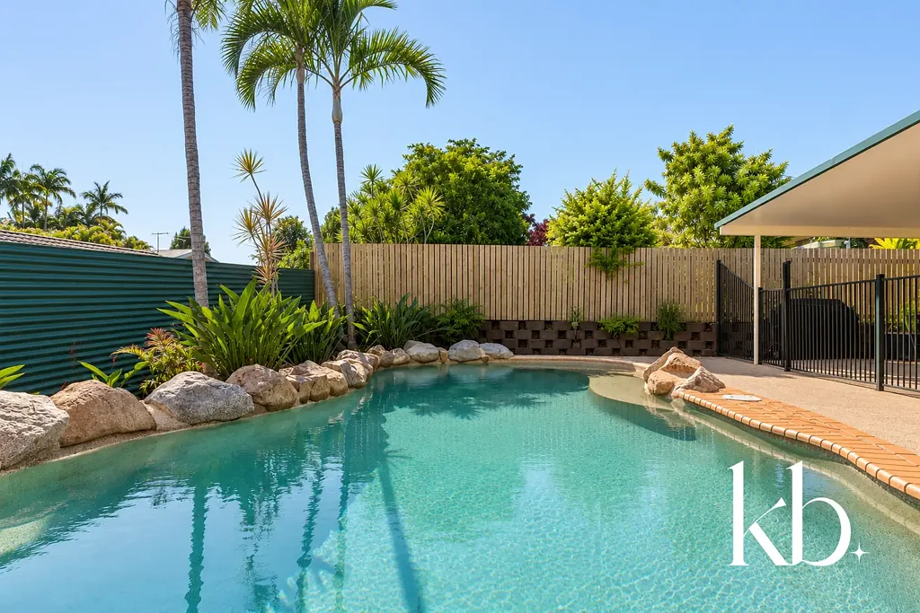 Kallangur 5Zimmer Elevated Family Entertainer with 5 Bedrooms, Pool & Multiple Living Areas