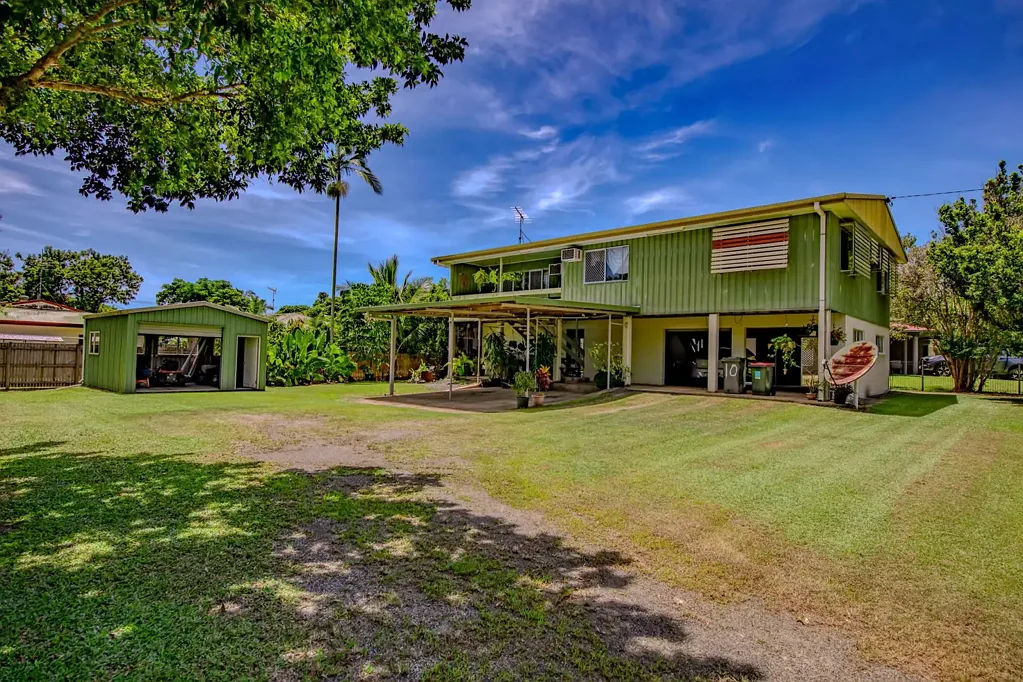10-12 Enid Street, Flying Fish Point, QLD 4860