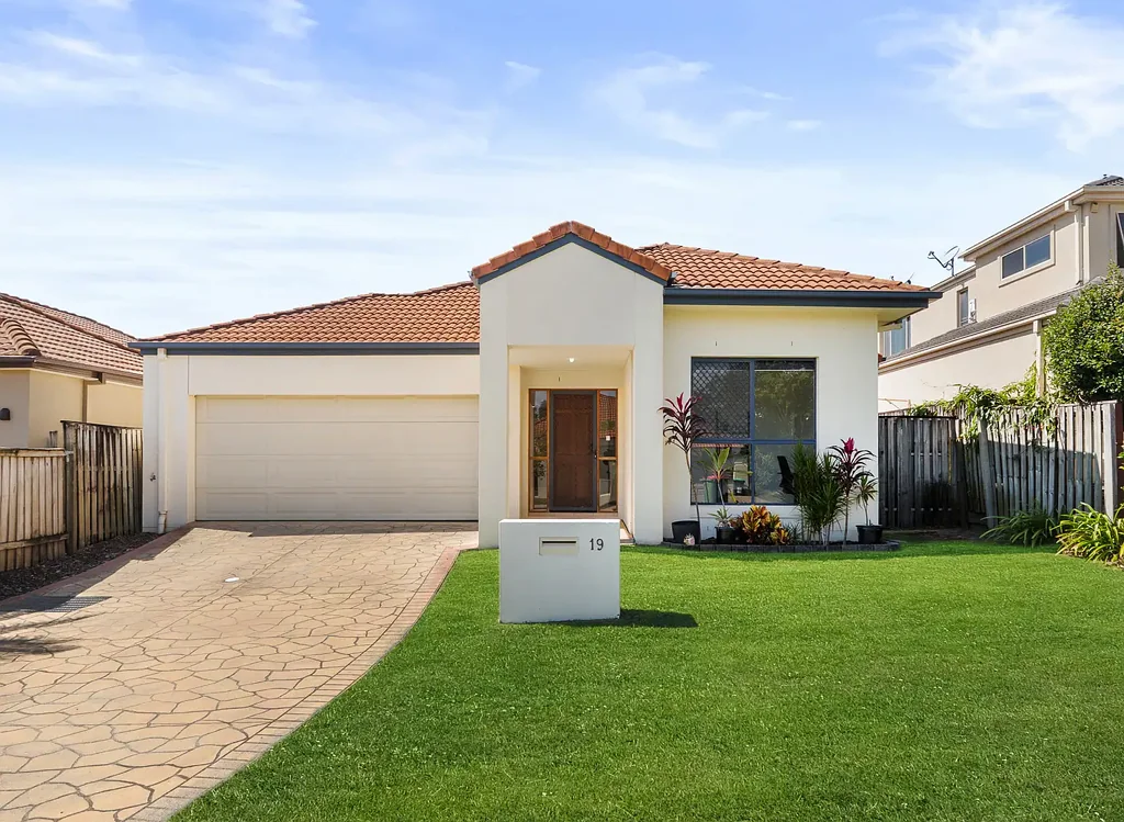 19 Majorca Crescent, Varsity Lakes, QLD 4227