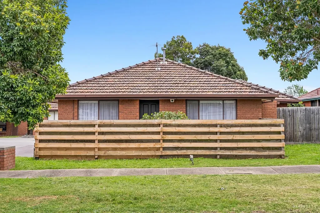 Laverton 2房 宽敞客厅 连接现代厨房 翻新浴室 独立厕所 安全车库 低维护庭院 步行火车站 高速便利 Modern, Move-In Ready & Conveniently Located in Laverton