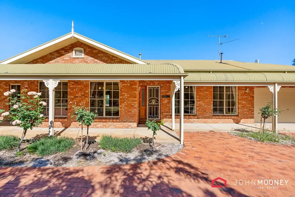 10 Queen Street, The Rock, NSW 2655