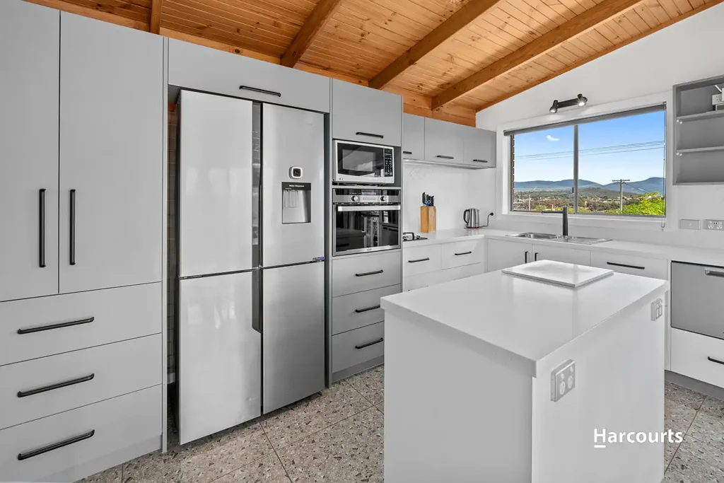 Bellerive 2 Bedroom Bellerive Bluff Townhouse with Stunning Views, Light-Filled Living and Lift Access