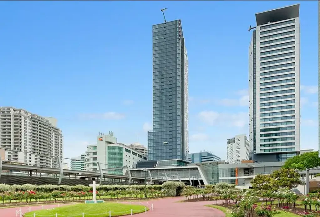 "Metro Grand" Resort Style One Bedroom Apartment with Ultimate Convenience