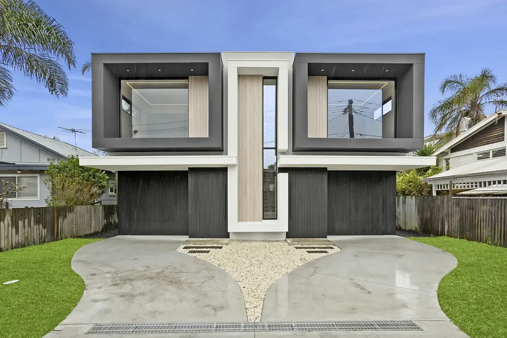 STYLISH NEW HOME - WALKING DISTANCE TO BEACH